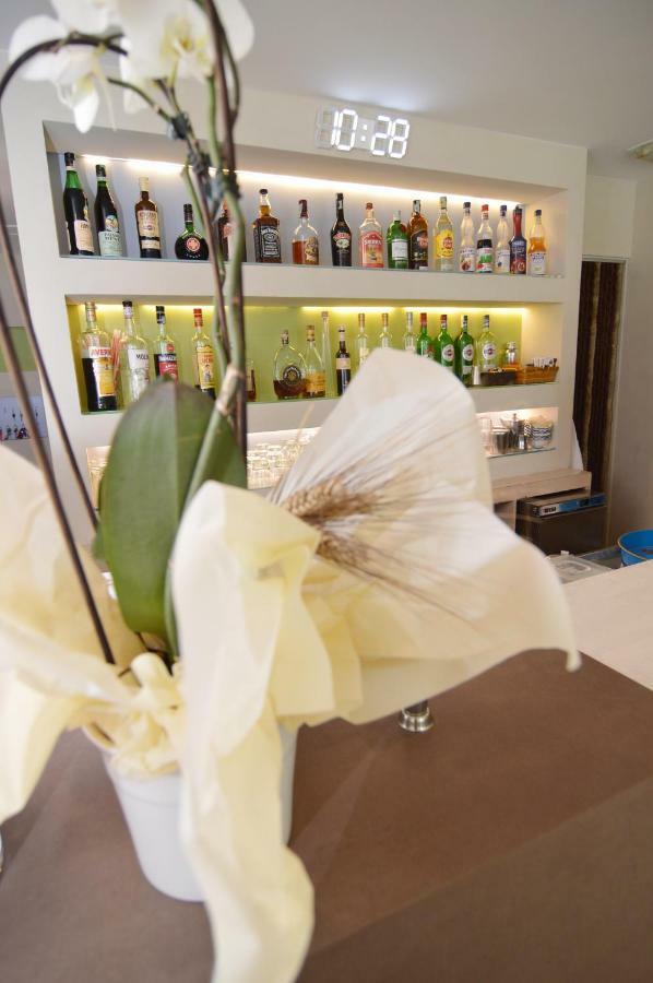Hotel Adele Μπελάρια-Ιτζέα Μαρίνα Εξωτερικό φωτογραφία