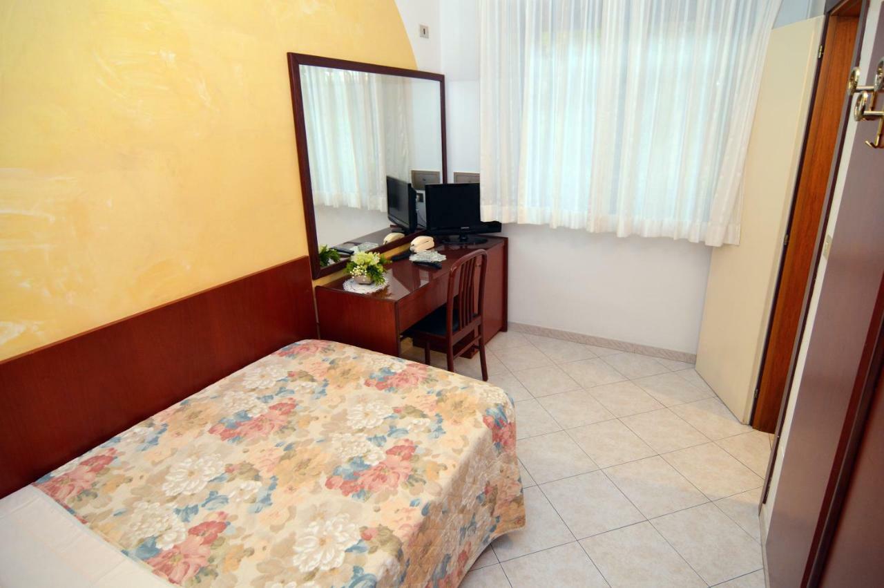 Hotel Adele Μπελάρια-Ιτζέα Μαρίνα Εξωτερικό φωτογραφία