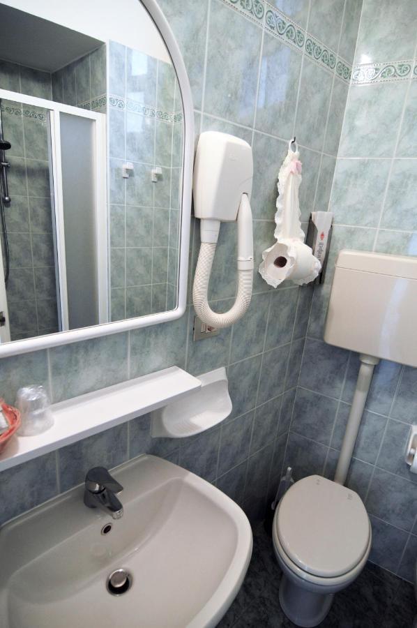 Hotel Adele Μπελάρια-Ιτζέα Μαρίνα Εξωτερικό φωτογραφία